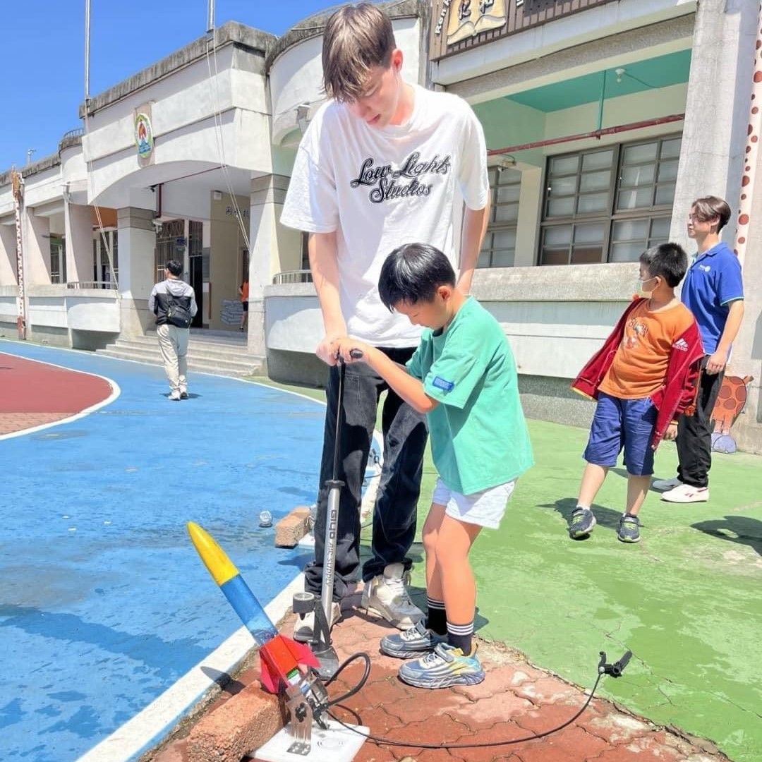 圖3：體驗水火箭