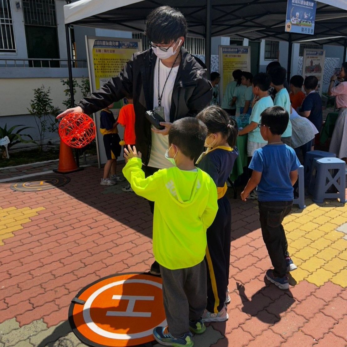 圖6：體驗無人機足球