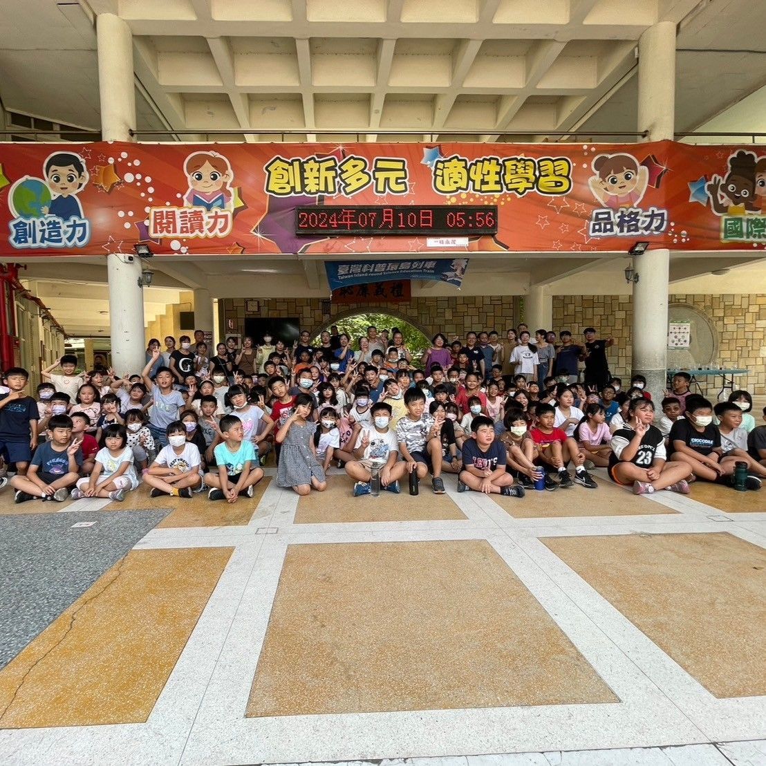 圖1：臺灣科普列車抵達華龍國小