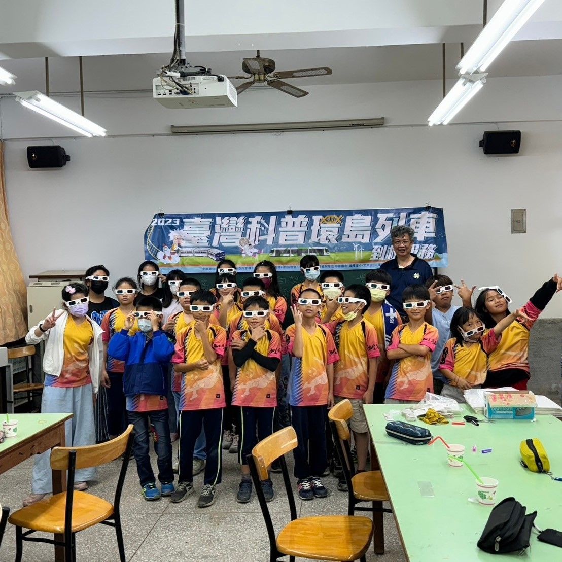 圖 1：臺灣科普列車抵達萬安國小